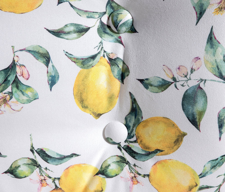 Detailansicht eines Cocktailsessels »Fiona« mit Zitronenprint.