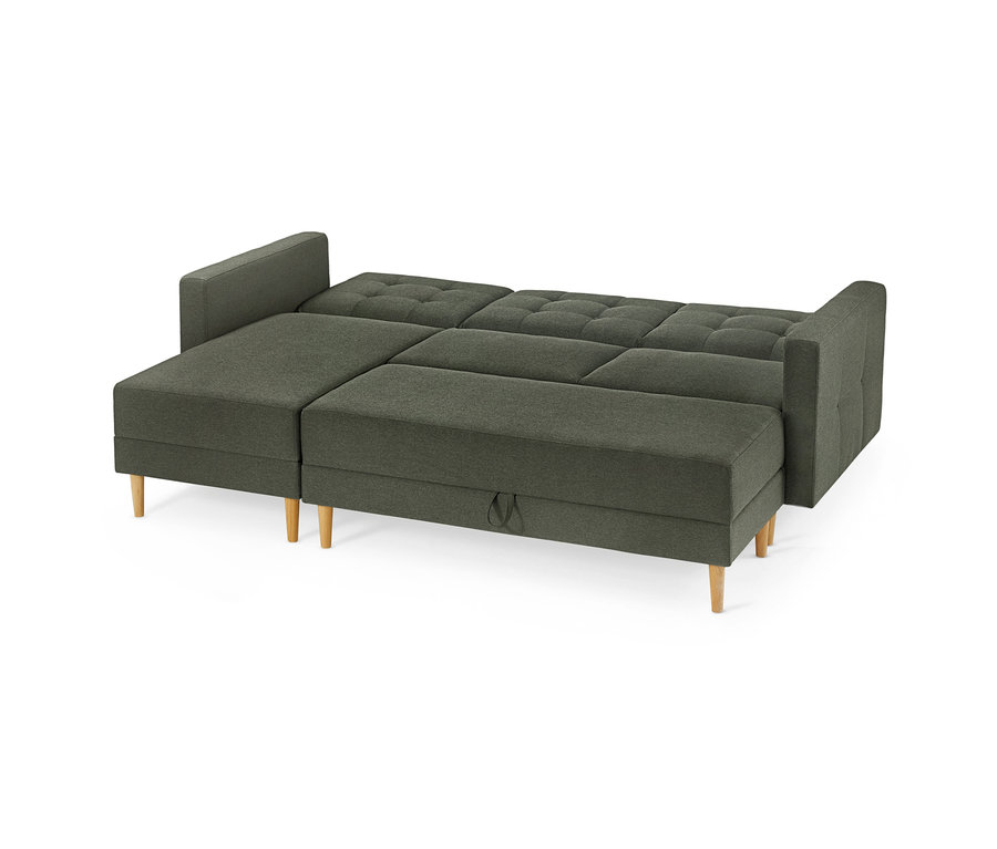 Grünes Federkern-Eckschlafsofa »Just Relax« mit Stauraumbank, teilweise als Bett ausgezogen, auf Holzfüßen.