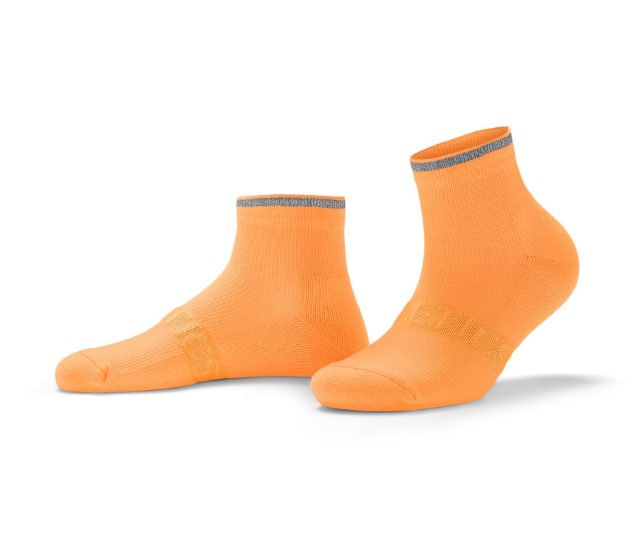Zwei Paar neonorangefarbene Laufsocken.