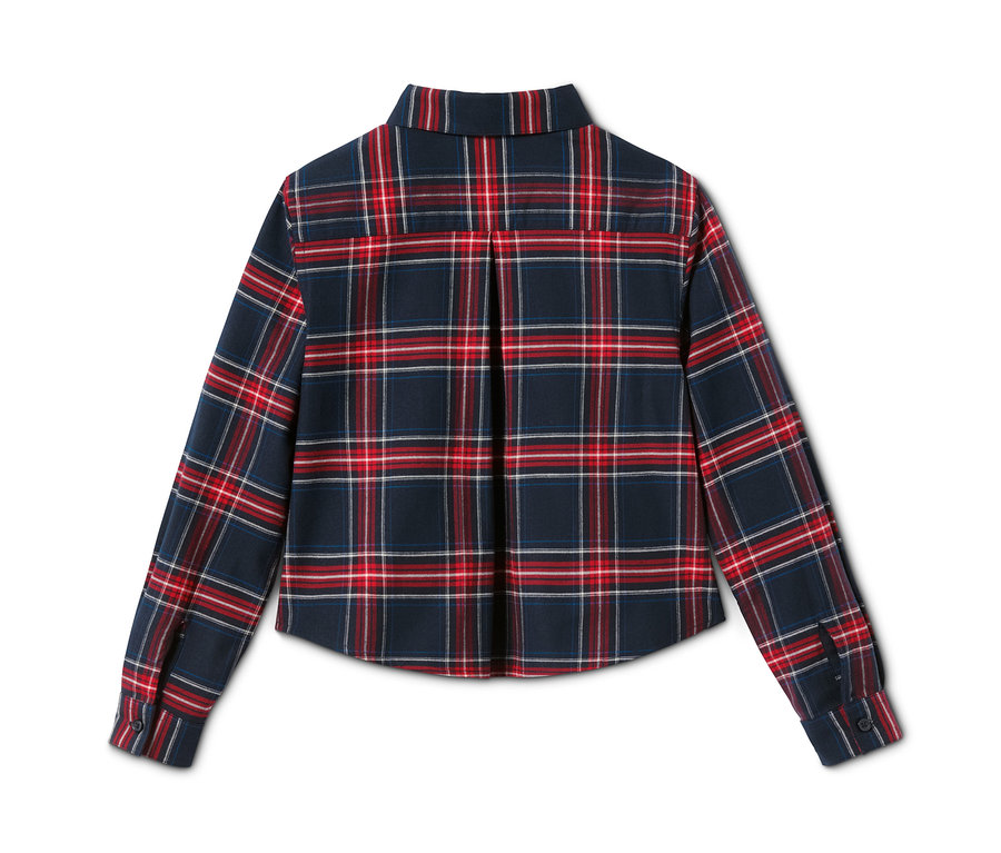Detailansicht der Rückseite einer Flanellbluse mit Karomuster in Dunkelblau, Rot und Weiß.