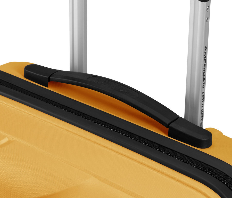 Detailansicht eines gelben American Tourister »Jetdriver 3.0« Koffers mit schwarzem Reißverschluss und Teleskopgriff.
