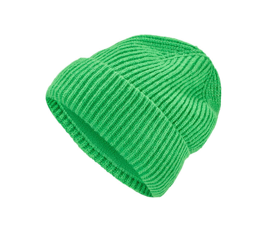 Grüne Strickmütze.