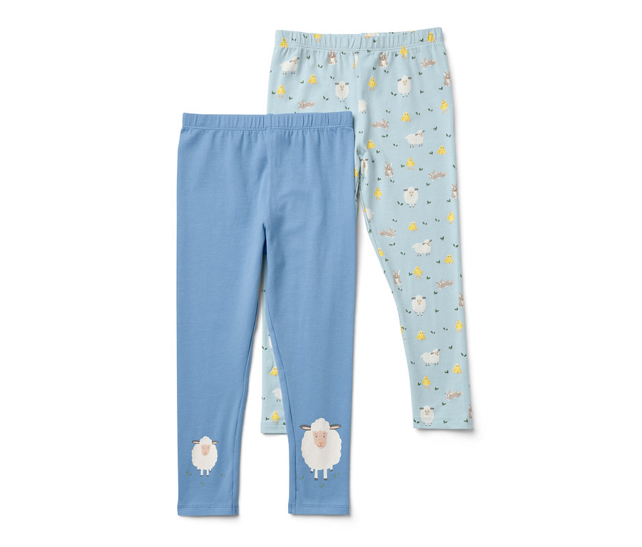 Zwei blaue Kinderleggings. Eine ist blau mit Schafmotiv, die andere hellblau mit Schafen, Küken und Hasen.