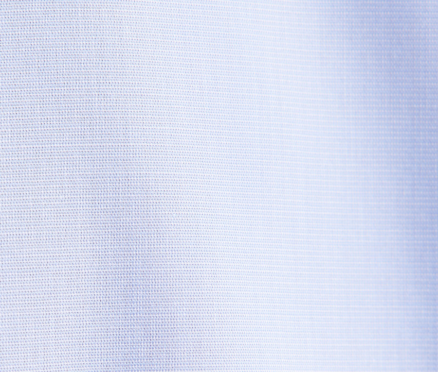 Detailaufnahme eines hellblauen Stoffes.