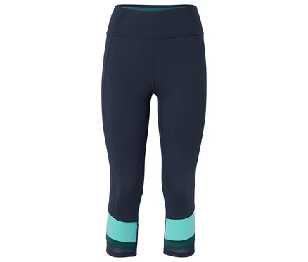 Eine marineblaue, dreiviertellange Leggings mit türkisfarbenem Block am Beinende.