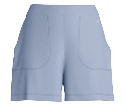 Hellblaue Shorts mit Taschen.