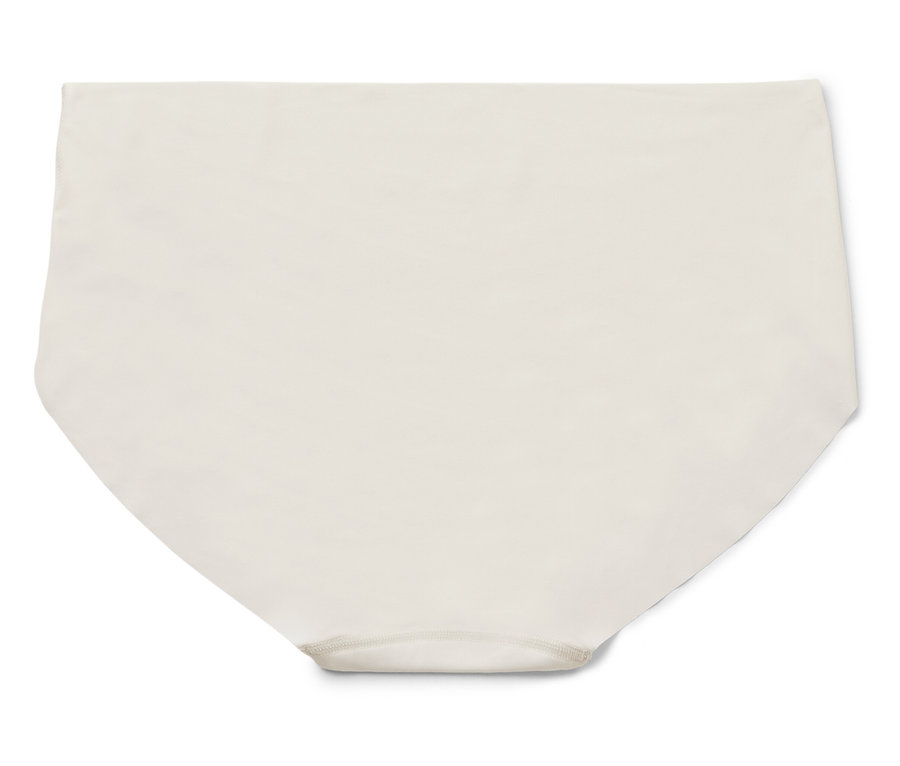 Weißer Damenslip liegt auf einem weißen Hintergrund.