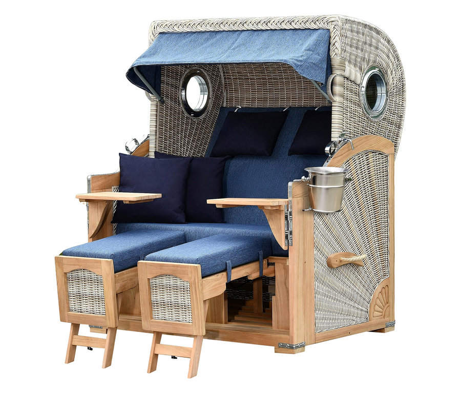 deVries Strandkorb, Teak, XL, mit Champagnerkühler aus Korbgeflecht, Teakholz und blauem Stoff mit Bullaugen und ausziehbaren Fußstützen.