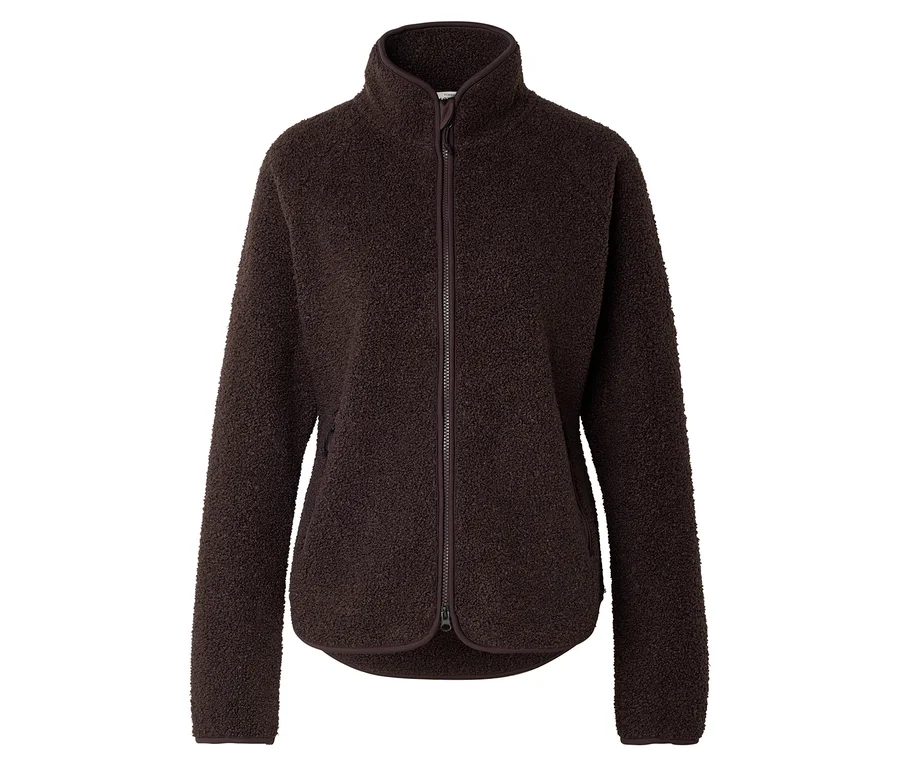 Eine dunkelbraune Fleecejacke mit Reißverschluss und Stehkragen ist vor einem weißen Hintergrund zu sehen.