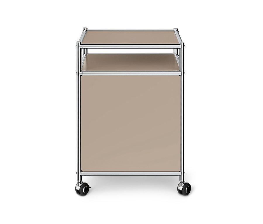 Kleiner beiger Rollcontainer mit Chromrahmen, zwei offenen Fächern oben und einem geschlossenen Fach unten.