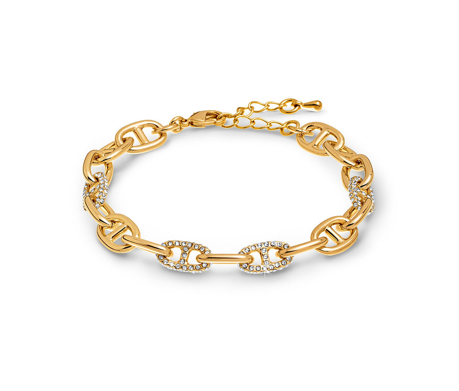 Detailansicht eines goldenen Armbands mit Ziersteinen auf weißem Hintergrund.