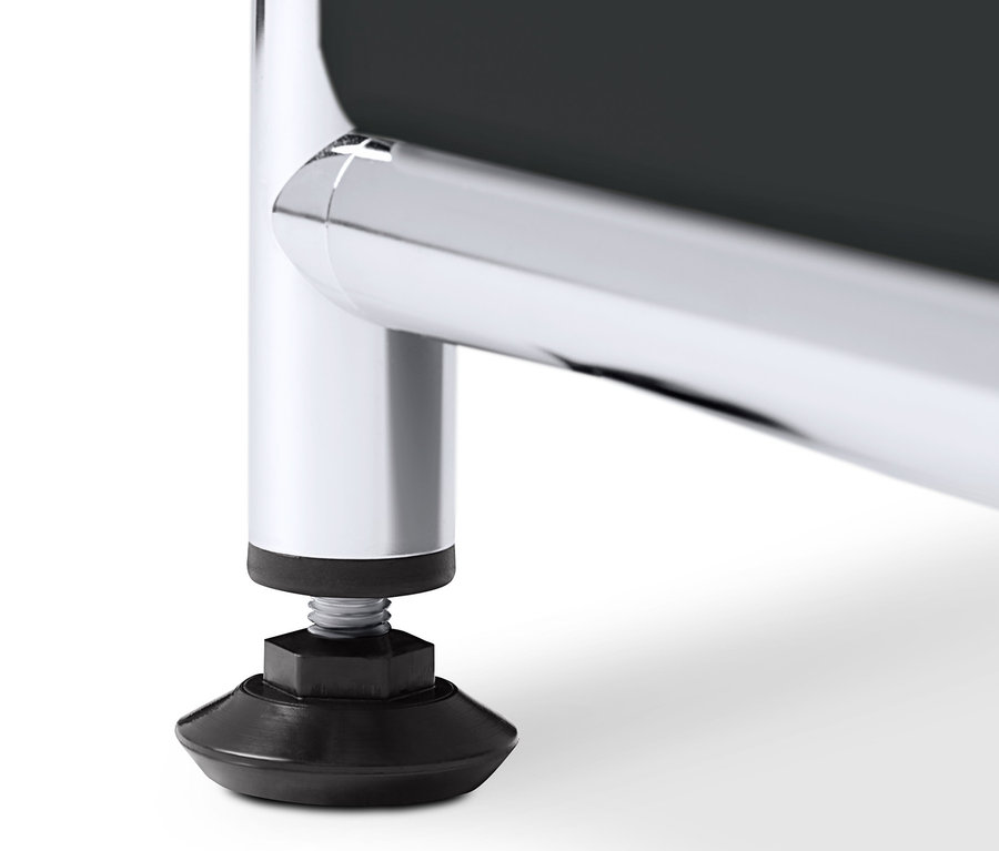 Detailansicht eines schwarzen Sideboards Metall »CN3« niedrig mit Klappenfächern.