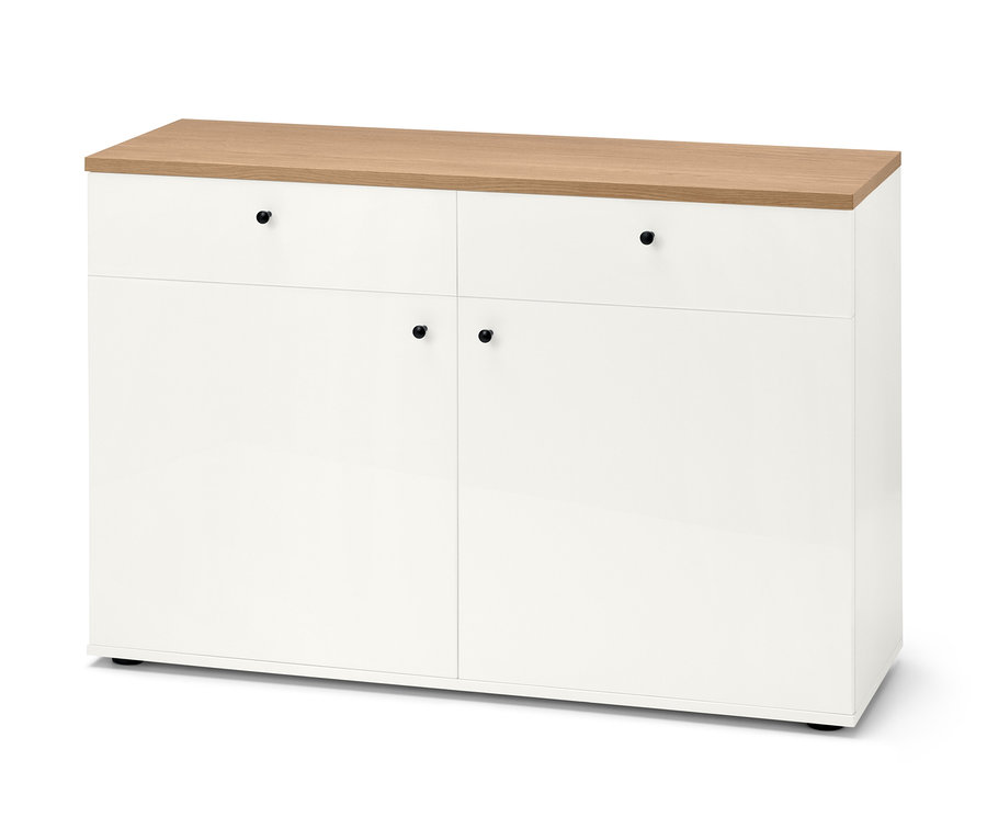 Weißes Sideboard mit zwei Schubladen und zwei Schränken mit Holzplatte.