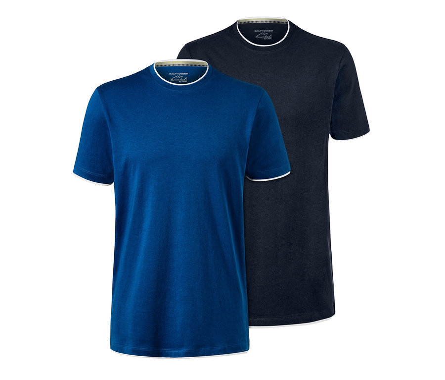Zwei T-Shirts mit Rundhalsausschnitt, eins blau und eins dunkelblau.