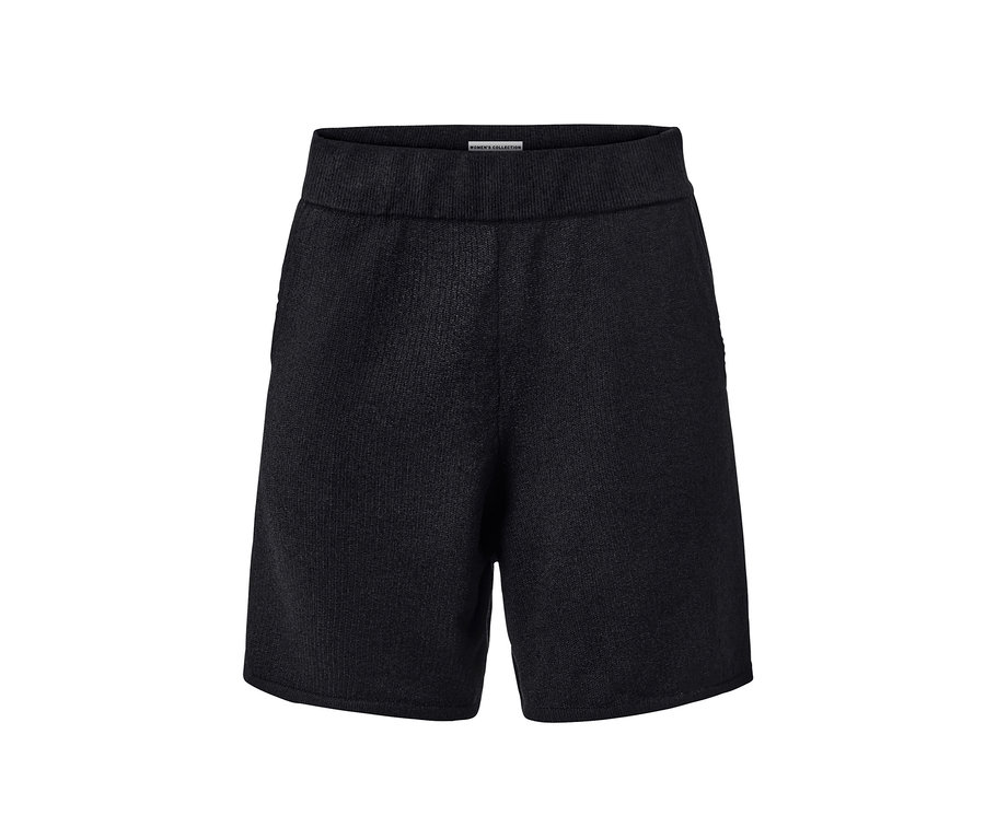 Schwarze Strickshorts.