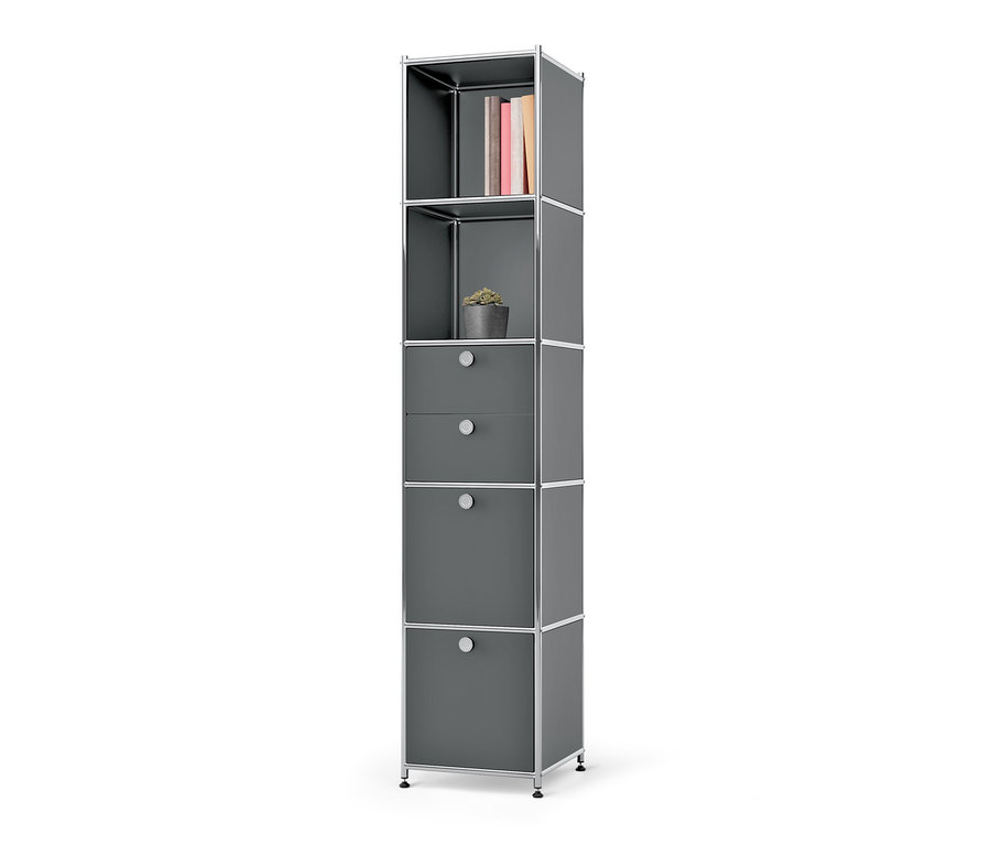 Graues Metallregal »CN3« mit 2 Klappfächern, 2 Schubladen, Büchern und Pflanze.