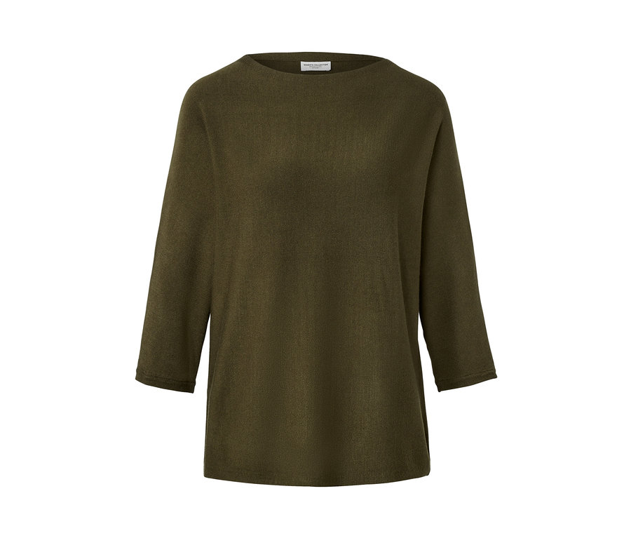 Ein grüner Feinstrickpullover mit Dreiviertelärmeln.
