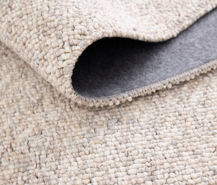 Detailansicht des »Lino« Teppichs in Greige.