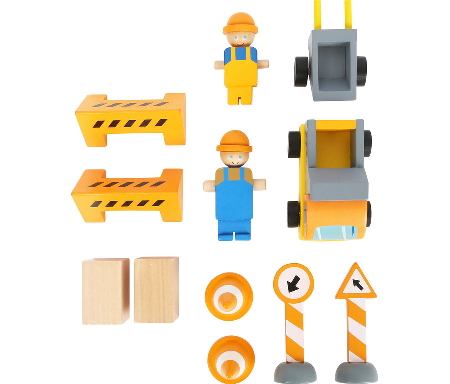 Ein Set von Holzbaustellenspielzeug mit zwei Figuren, Verkehrsschildern, Absperrungen und Fahrzeugen, inklusive small foot Baukran mit Baustellenzubehör.