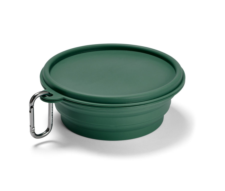 Geschlossener grüner Faltbarer Fressnapf mit Karabiner.