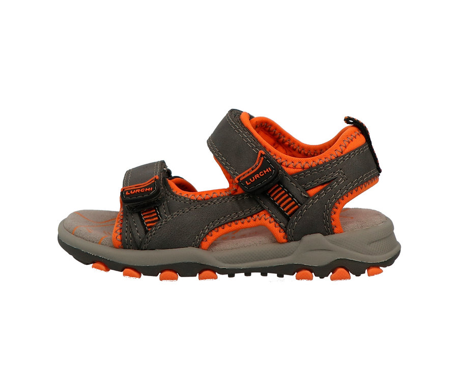 Detail einer grauen Lurchi Trekkingsandale mit orangefarbenen Akzenten.