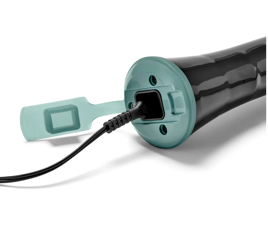 Detailaufnahme einer Elektrischen Profi-Reinigungsbürste mit Ladeanschluss und Kabel.