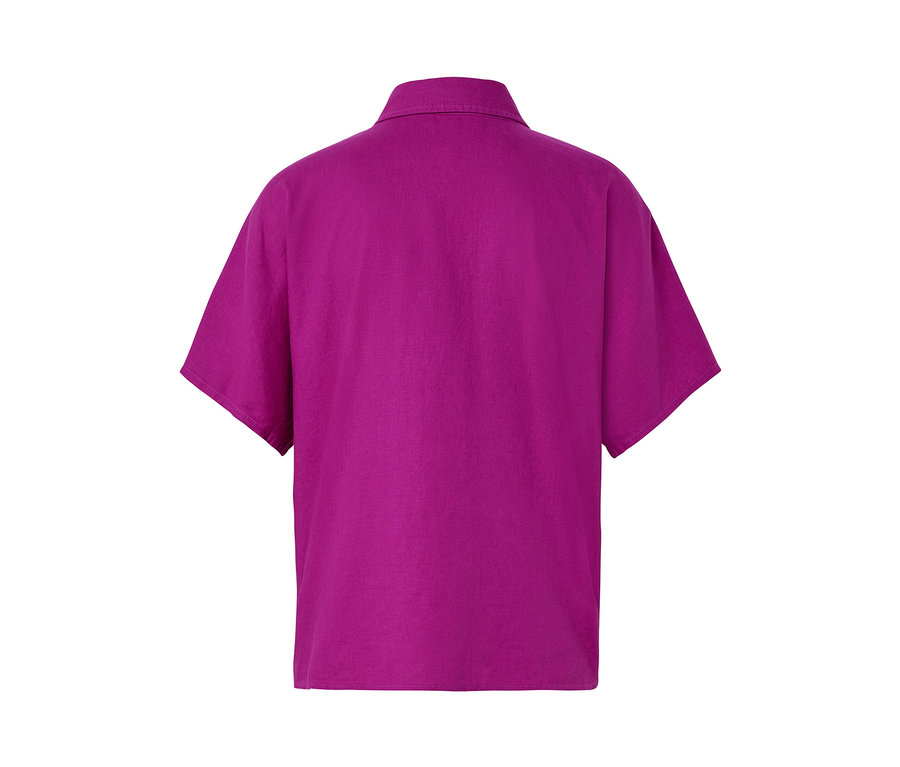 Detail einer Leinenbluse.