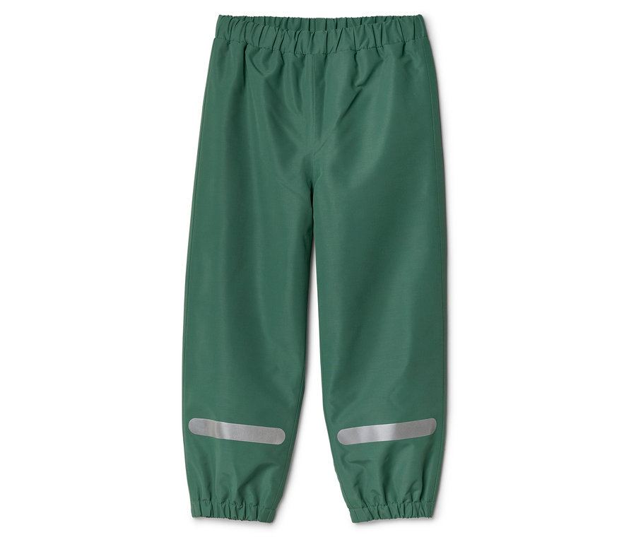 Grüne Regenhose mit Gummizugbund und reflektierenden Streifen an den Beinenden.