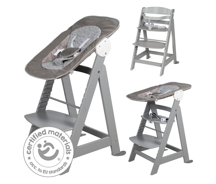 Drei Ansichten eines grauen, verstellbaren Kinderhochstuhls mit Sitzverkleinerer.