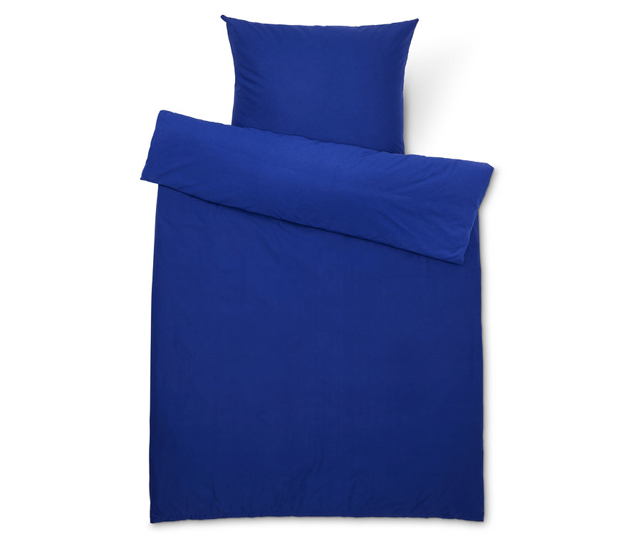 Blaues Bettwäsche-Set, bestehend aus einem Kissenbezug und einem Bettbezug.