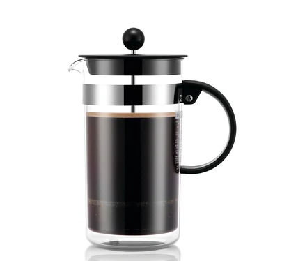 Eine Bodum® Siebstempelkanne, 1 l, gefüllt mit schwarzem Kaffee.
