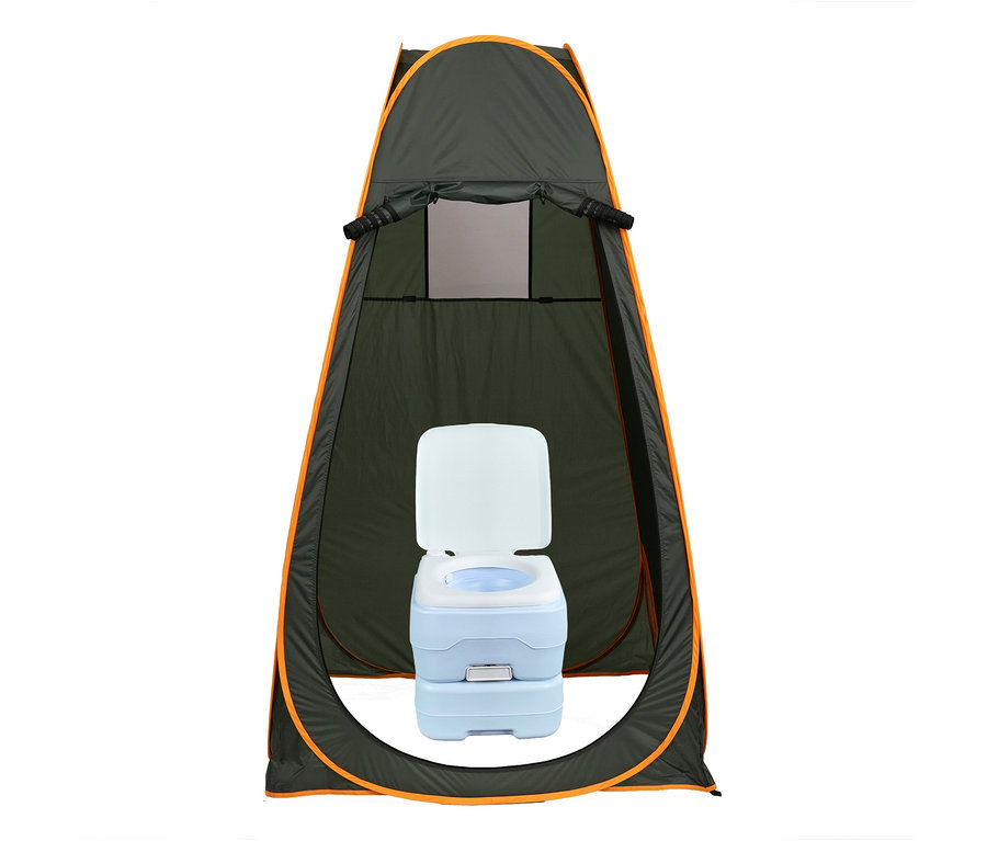 Mobiles Dusch-und-Umkleidezelt in Dunkelgrün mit orangefarbenen Akzenten, darin eine hellblaue Campingtoilette mit weißem Sitz.