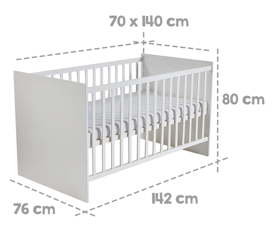 Kinderbett mit Größenangaben. Teil des roba Kinderzimmer-Sets "Maren" mit Bett, breiter Wickelkommode und 3-türigem Schrank.