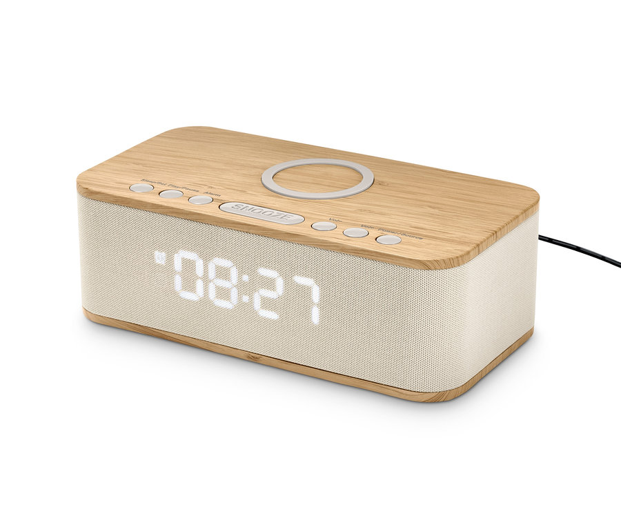 Ein beiger Bluetooth®-Wecker mit kabelloser Ladefunktion zeigt die Uhrzeit 08:27.