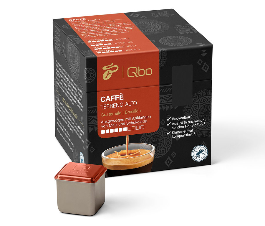 Eine Packung Qbo Caffè TERRENO ALTO und eine Kapsel daneben.