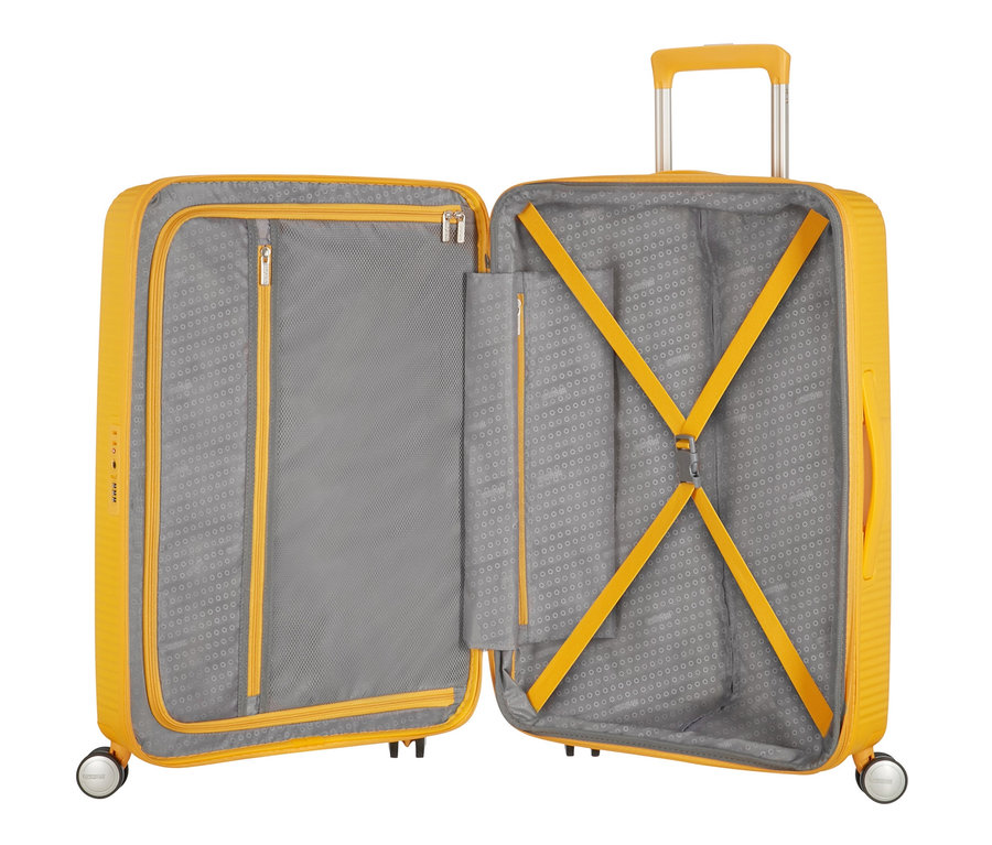 Geöffneter goldgelber American Tourister Hartschalen-Koffer Soundbox Spinner, groß und mittel.