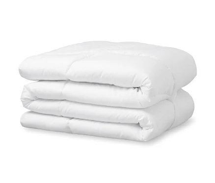 Gestapelte, weiße Home By TEMPUR® kuschelige Luxe Duo-Decke.