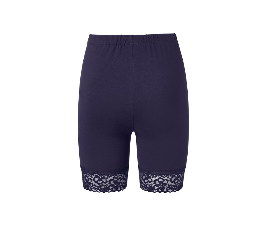 Dunkelblaue Radlershorts mit Spitzenborte.