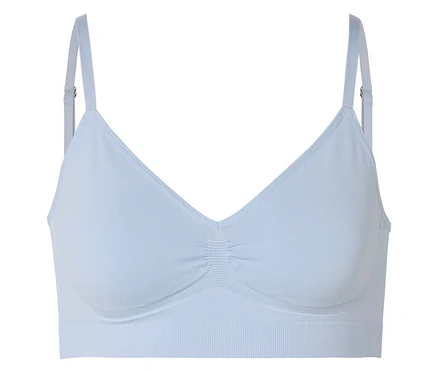 Hellblauer BH mit V-Ausschnitt und verstellbaren Trägern, frontal aufgenommen.