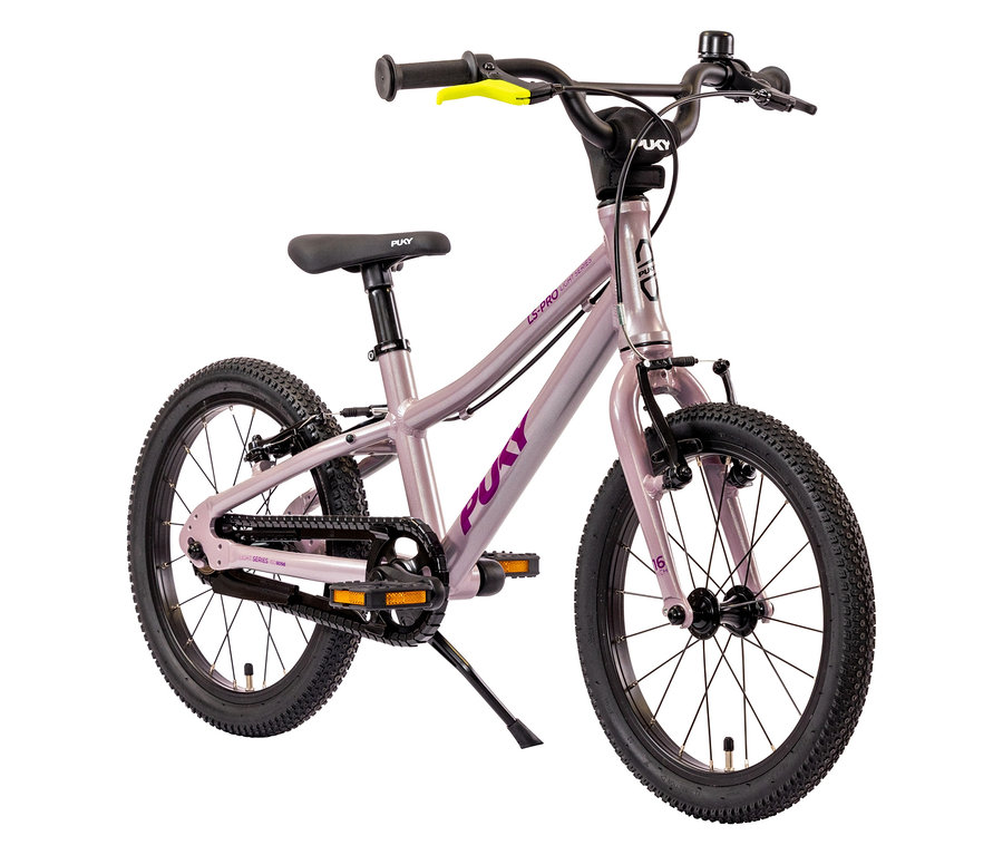 Nahaufnahme des PUKY Fahrrad LS-PRO 16 in Pearl Pink, das auf einem Ständer steht.