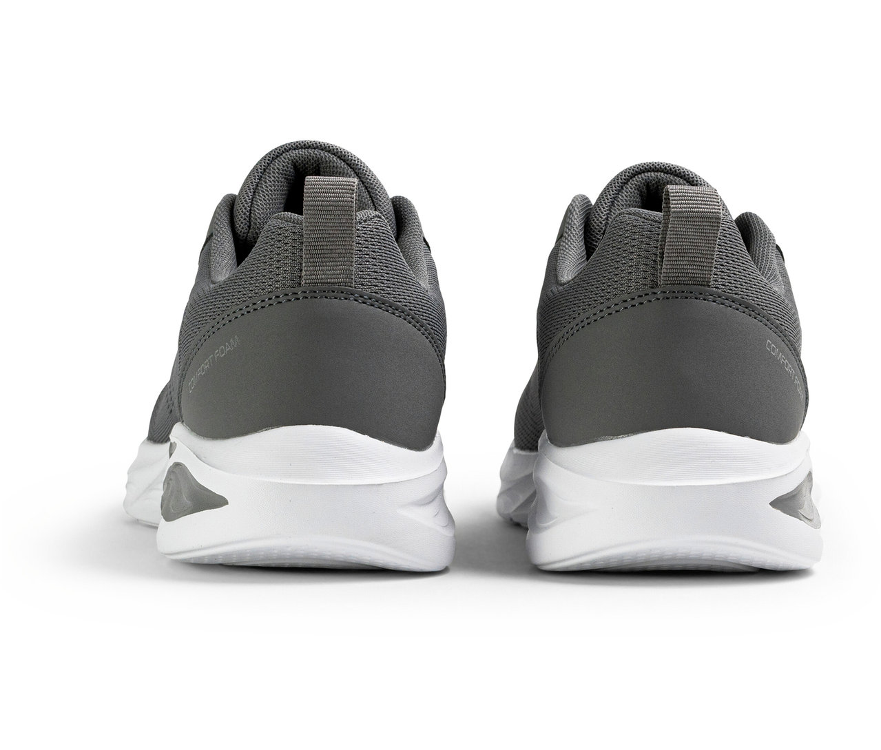 Zwei FILA Specctris Herren-Sneaker, castlerock, stehen nebeneinander.