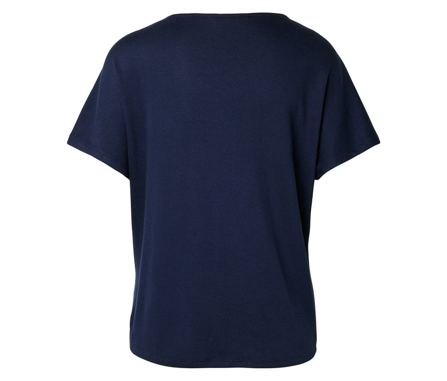 Nahaufnahme eines marineblauen T-Shirts mit kurzen Ärmeln.