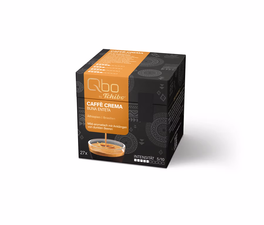 Schwarze und orangefarbene Qbo by Tchibo Caffè Crema Buna Enteta Kaffeekapselpackung mit 27 Kapseln. Die Vorderseite zeigt Kaffee in einer Tasse und Details wie Äthiopien/Brasilien, mild-aromatisch mit dunklen Beeren und Intensität 5/10.