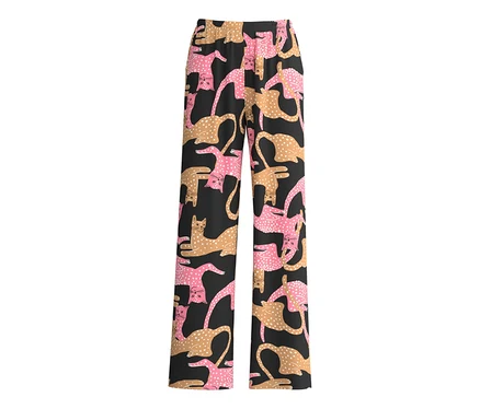 Schwarze Hose mit weitem Bein und einem Muster aus rosa und beigen Katzen mit weißen Punkten.