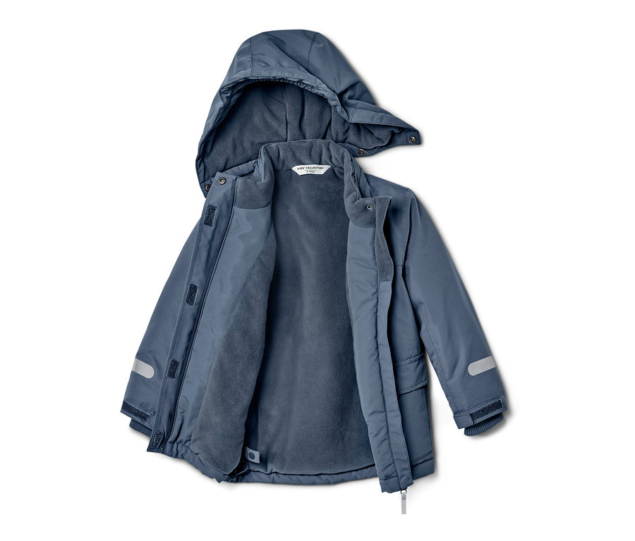 Geöffnete blaue Kinder-Schneekombi.