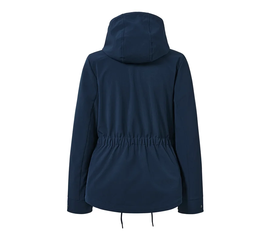 Rückansicht einer Softshell-Jacke mit Kapuze.