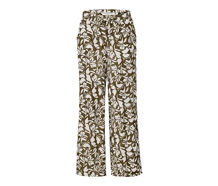 Eine bedruckte Schlupfhose mit weißem Blattmuster auf braunem Grund.