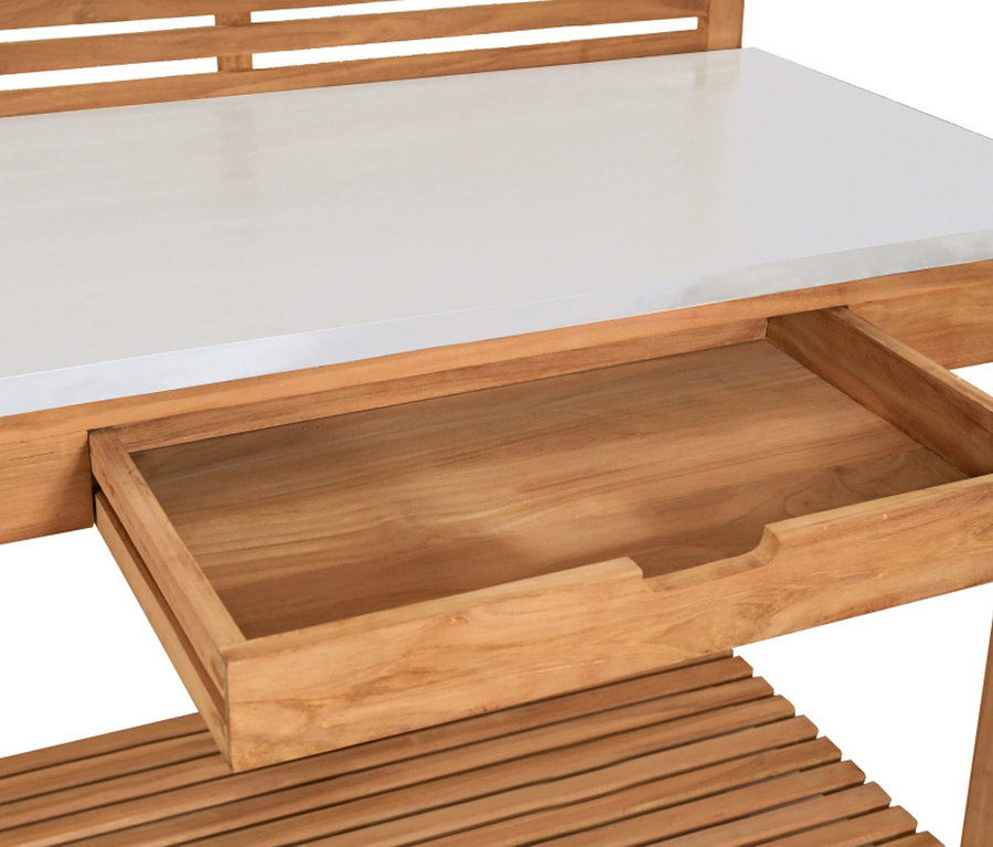 Detailansicht des deVries Teak-Pflanztisch mit offener Schublade.