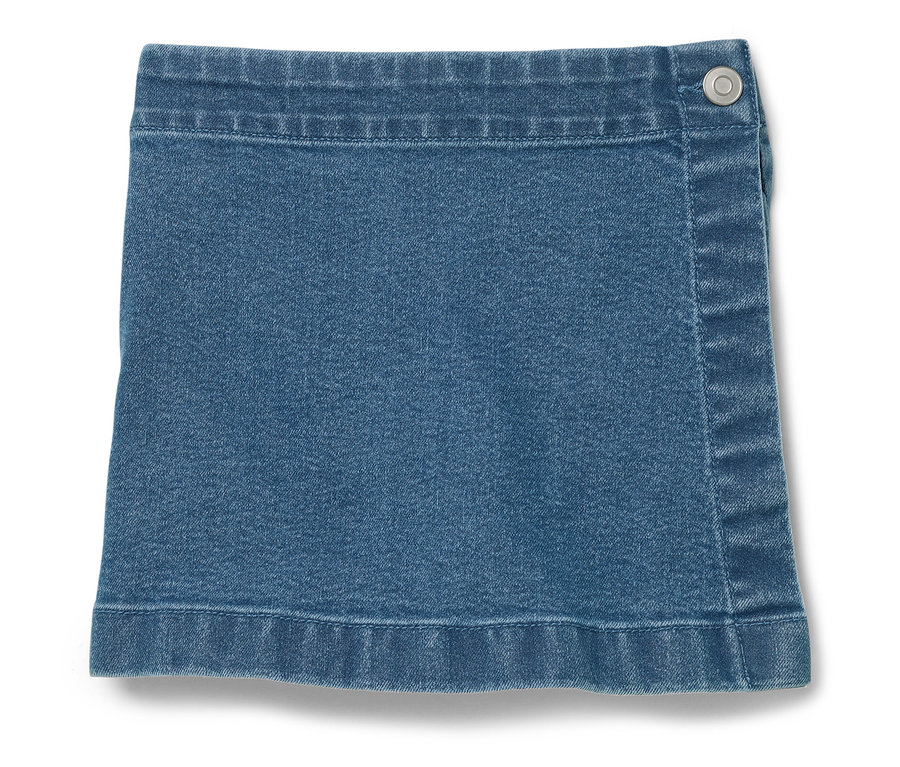Blauer Jeansrock mit Knopf oben rechts.