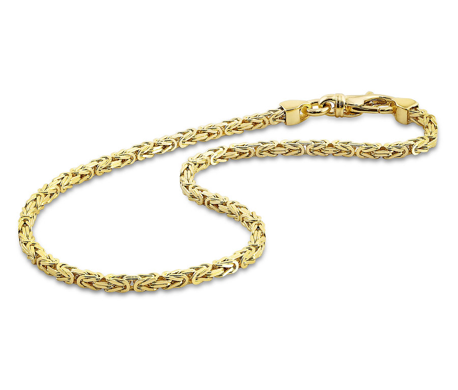 Goldenes Königsarmband auf weißem Hintergrund.